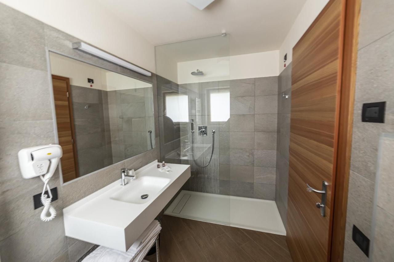Hotel Garni Paradisi - Wellness & Spa Mezzano Buitenkant foto