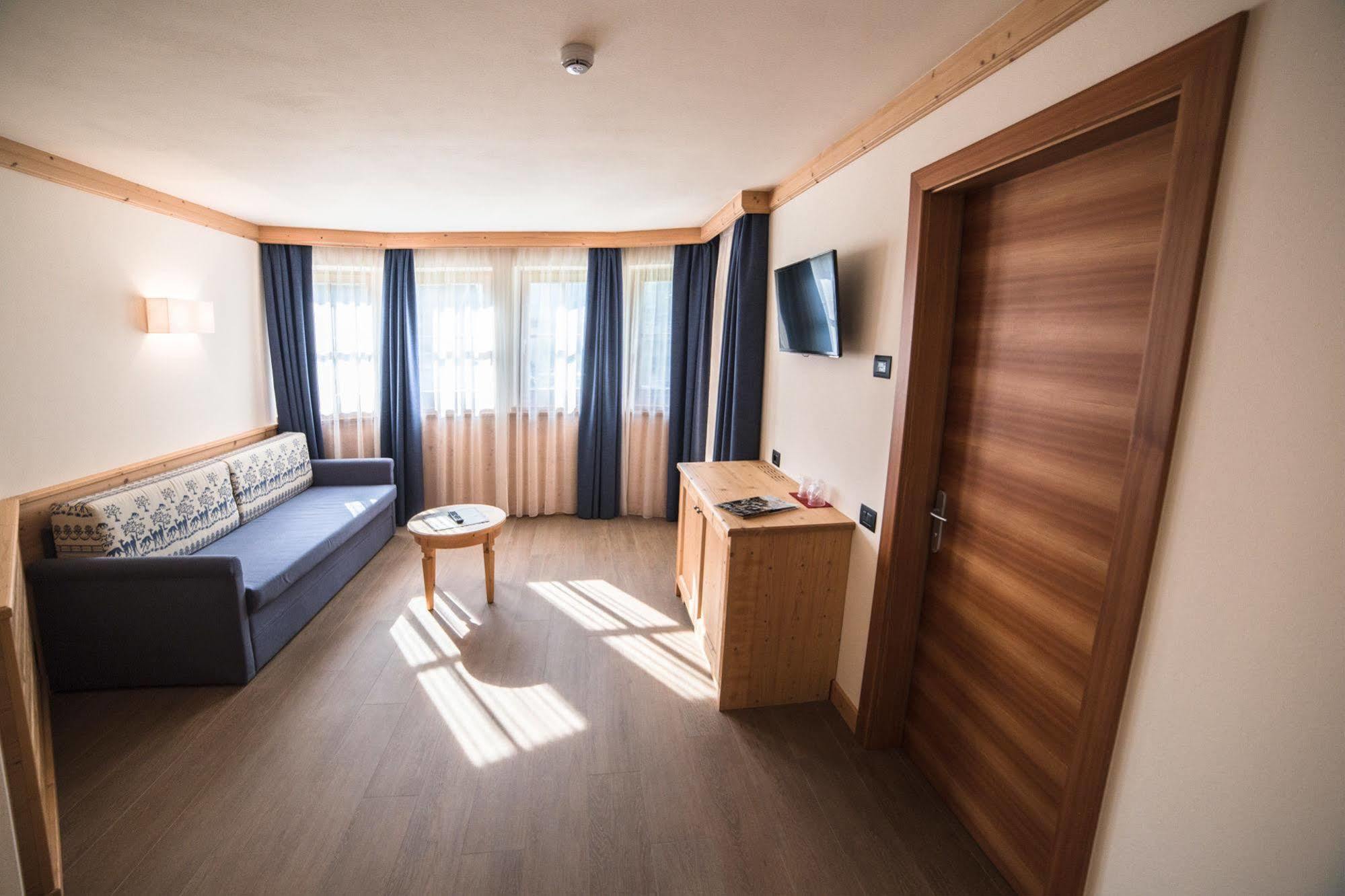 Hotel Garni Paradisi - Wellness & Spa Mezzano Buitenkant foto