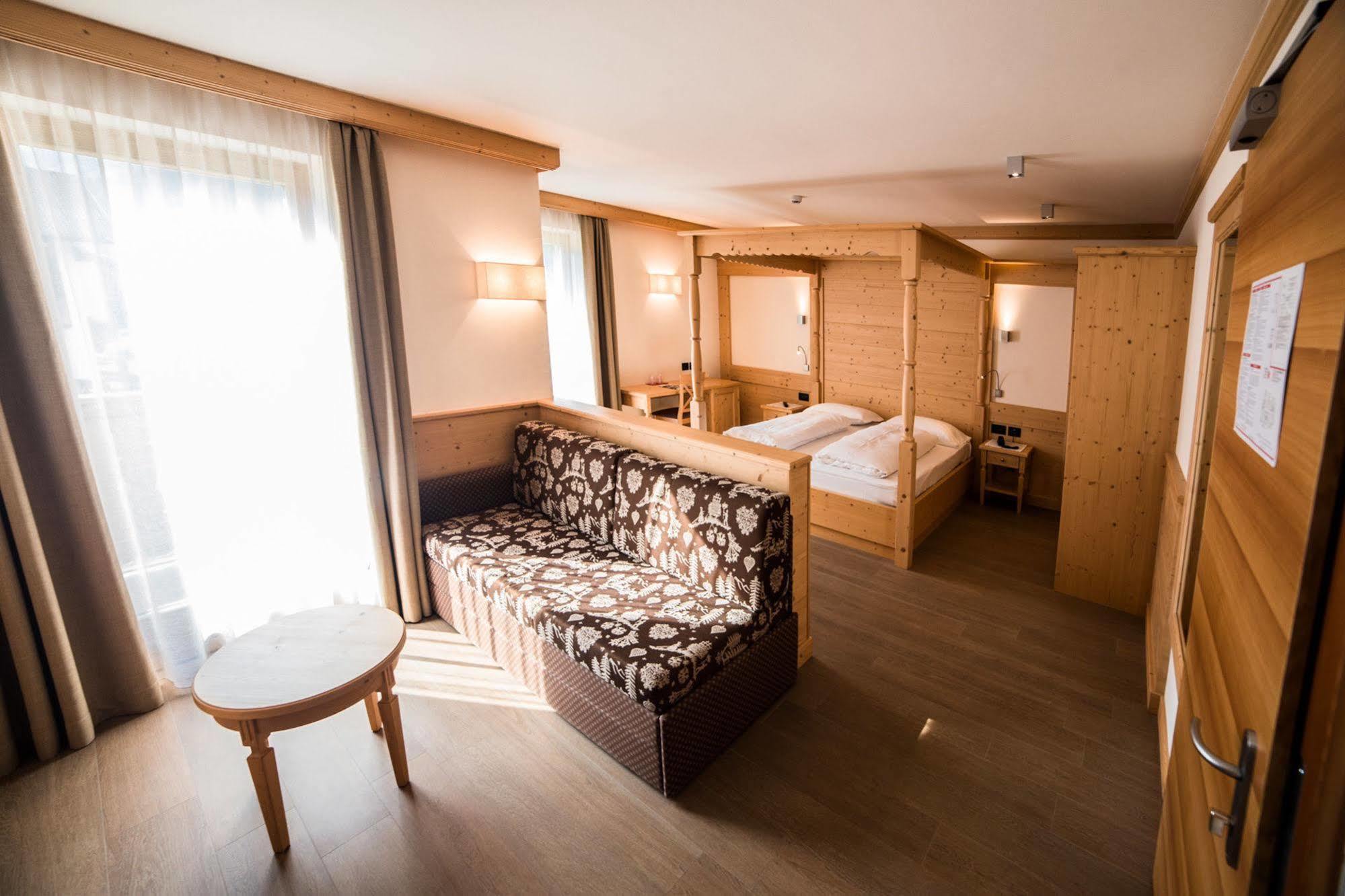 Hotel Garni Paradisi - Wellness & Spa Mezzano Buitenkant foto
