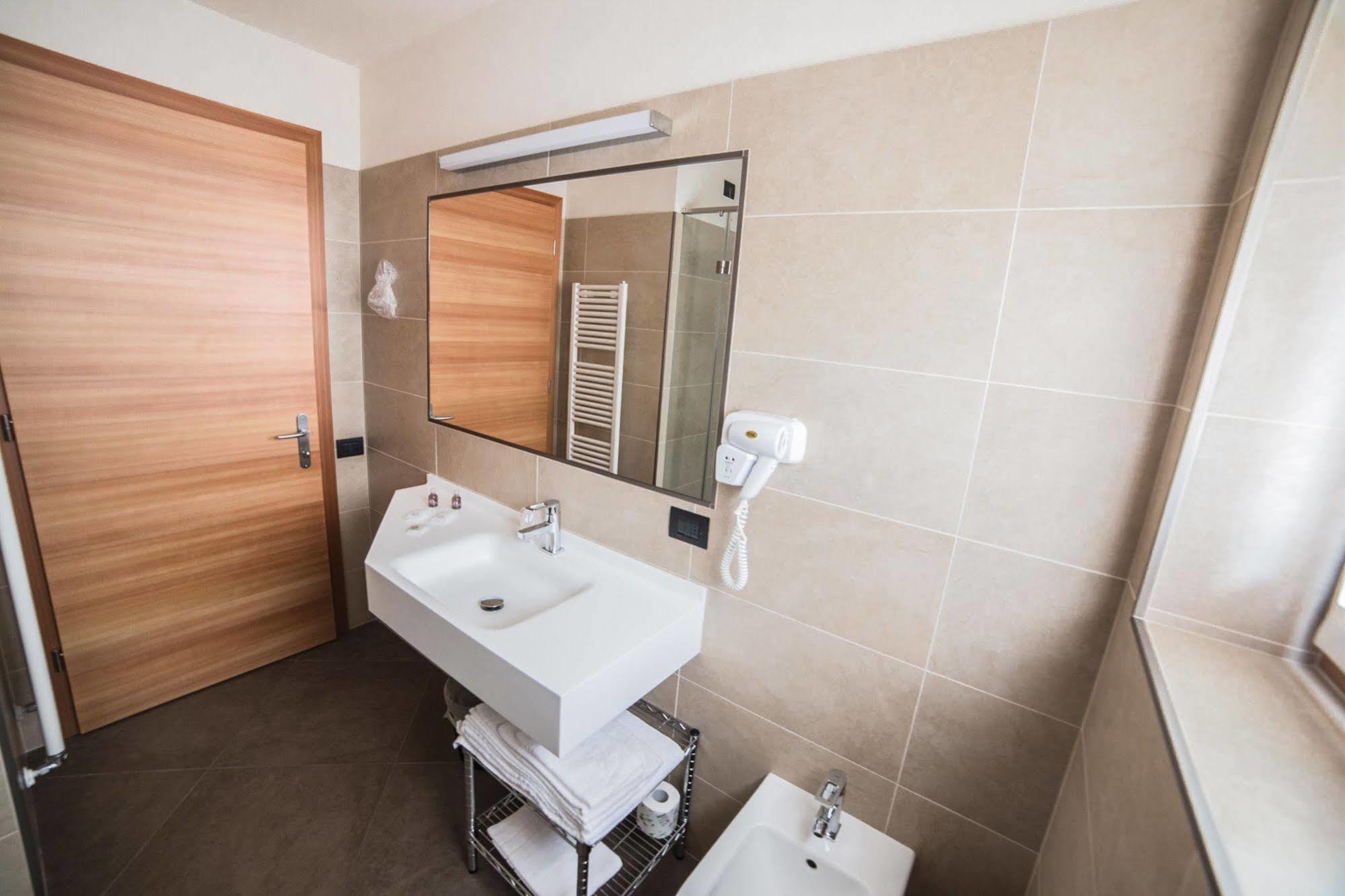 Hotel Garni Paradisi - Wellness & Spa Mezzano Buitenkant foto