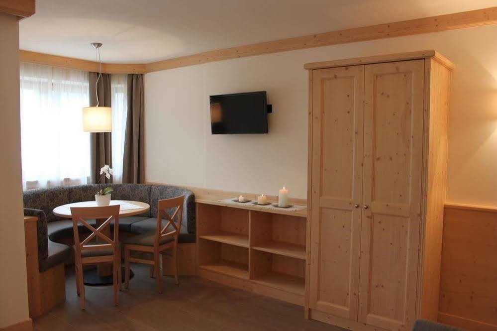 Hotel Garni Paradisi - Wellness & Spa Mezzano Buitenkant foto